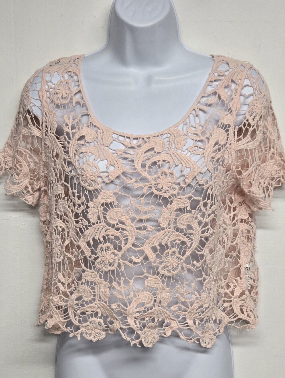 Forever 21 Light Pink Crocheted Lace Top Scoop Neck Short Sleeve 100% Cotton S